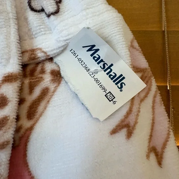 Truly Lou NWT Pink Cowboy Boot Spa Wrap, 30”x56”, 2 snaps button- closure - Picture 4 of 7